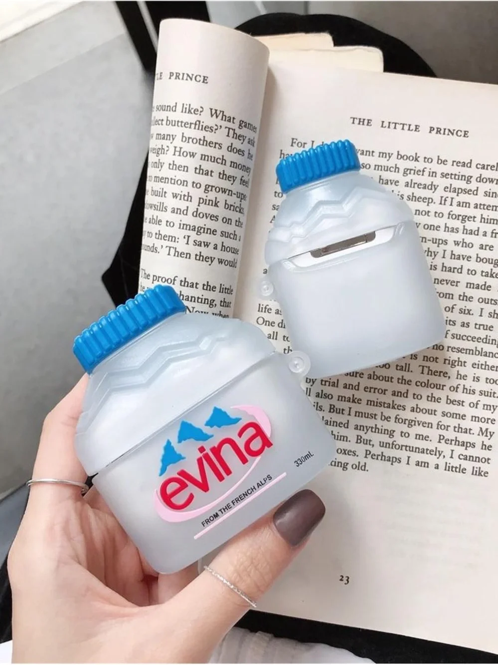 Evina AirPods case  - Blue and White